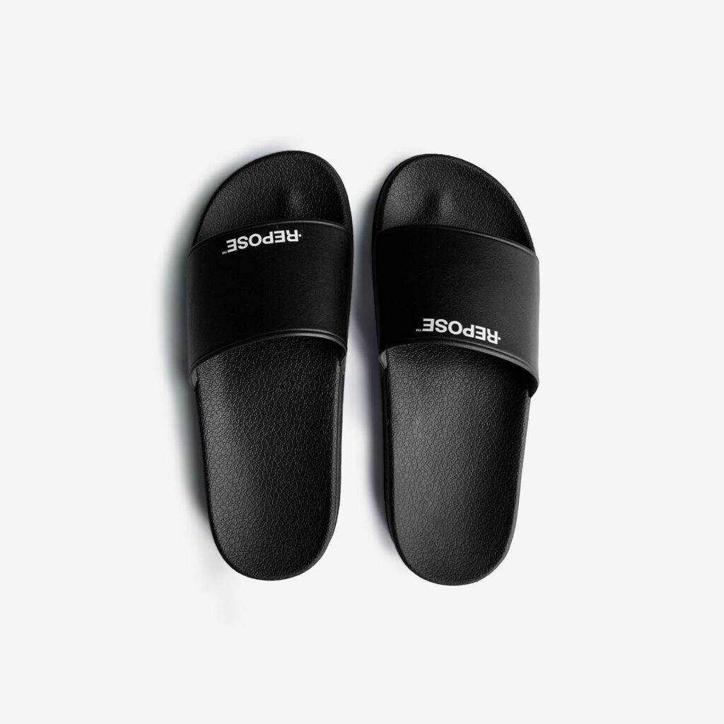 REPOSE Minimalism Sandal – Mini Logo Rubber Slide